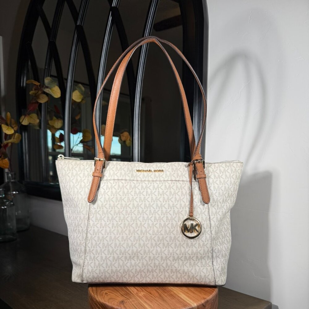 Michael Kors MK Signature Tote Bag — Vanilla & Acorn Monogram